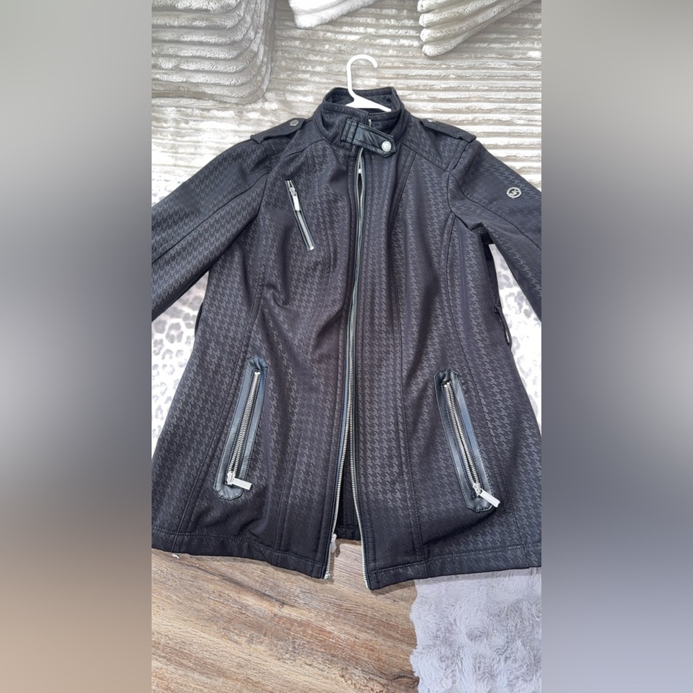 Black Patterned Jacket with Zipper Details Micheal kors !